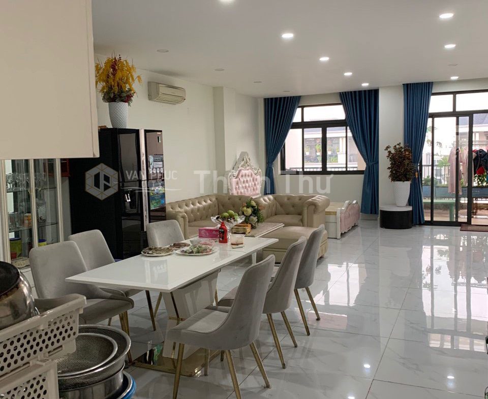 Bán shophouse mặt tiền 7m nhà thô Vạn Phúc City