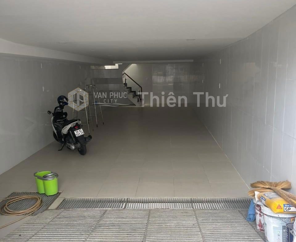 Cho thuê nhà nguyên căn mặt tiền 5m vạn phúc city