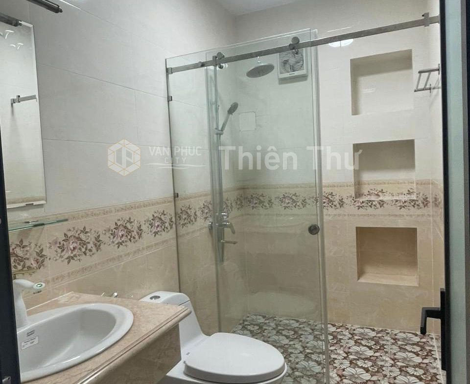 Cho thuê nhà nguyên căn mặt tiền 5m vạn phúc city