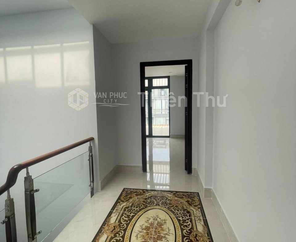 Cho thuê nhà nguyên căn mặt tiền 5m vạn phúc city