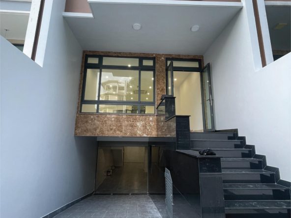 Cho thuê văn phòng nguyên căn vạn phúc city, nhà hoàn thiện 5x20m