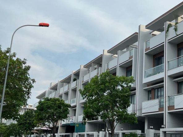Bán nhà phố mặt tiền 5m có hầm Vạn Phúc City