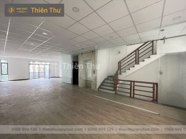 Cho thuê mặt bằng văn phòng 7x22m Vạn Phúc City