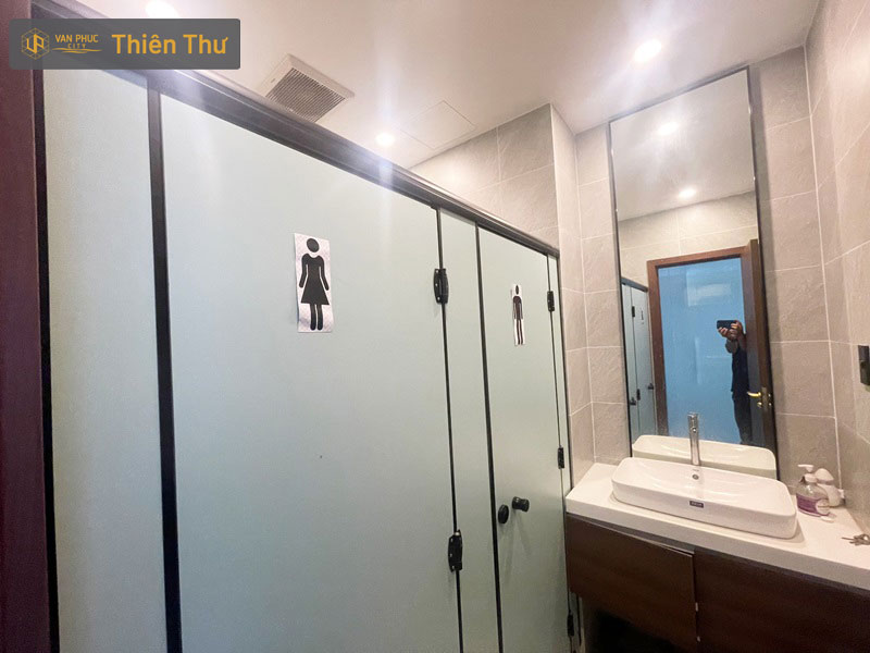 Cho thuê nguyên sàn văn phòng Vạn Phúc City