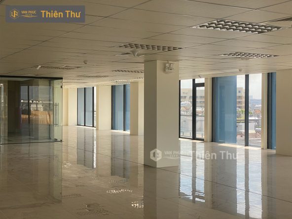 Cho thuê văn phòng 684m2 Vạn Phúc City