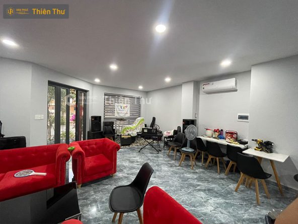 Cho thuê văn phòng tầng trệt căn góc Vạn Phúc City