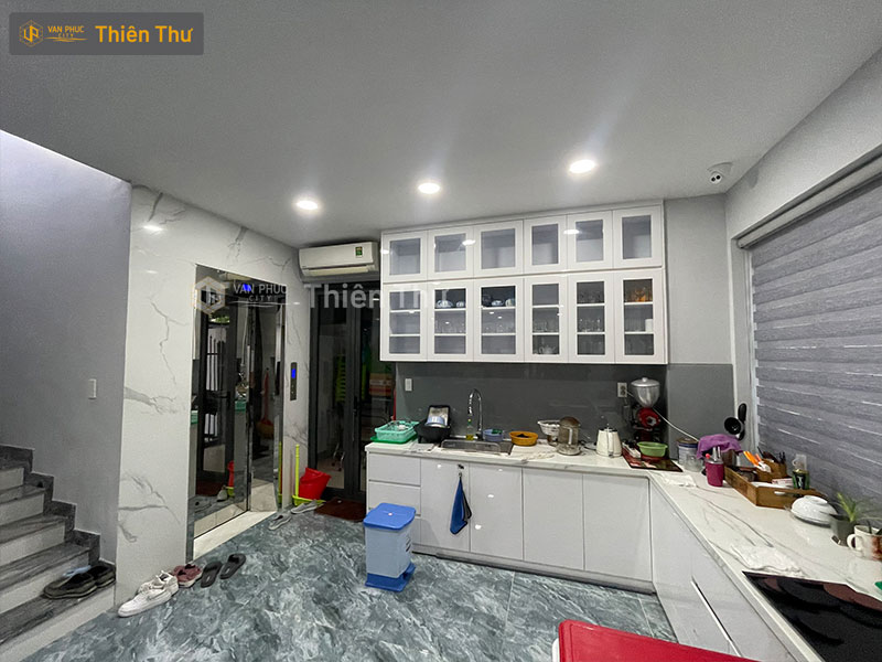 Cho thuê văn phòng tầng trệt căn góc Vạn Phúc City