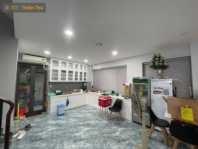 Cho thuê văn phòng tầng trệt căn góc Vạn Phúc City