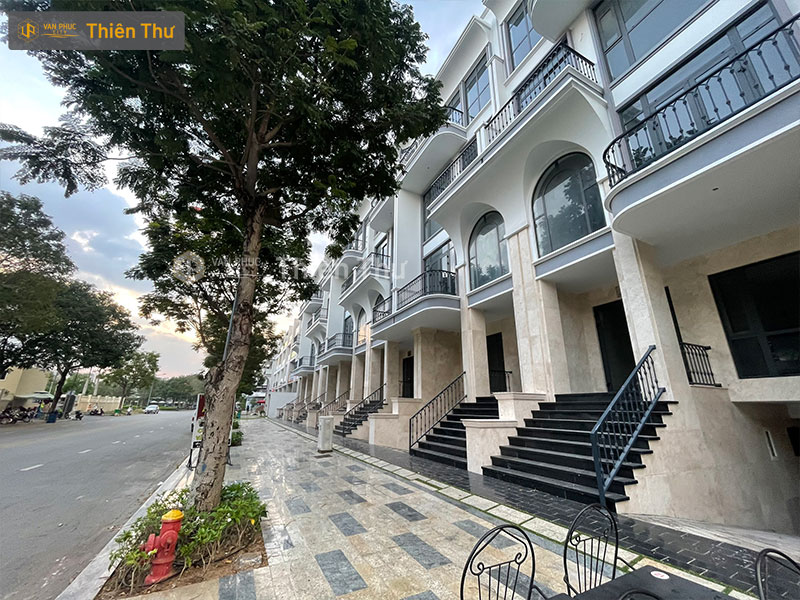 Cho thuê văn phòng tầng trệt căn góc Vạn Phúc City