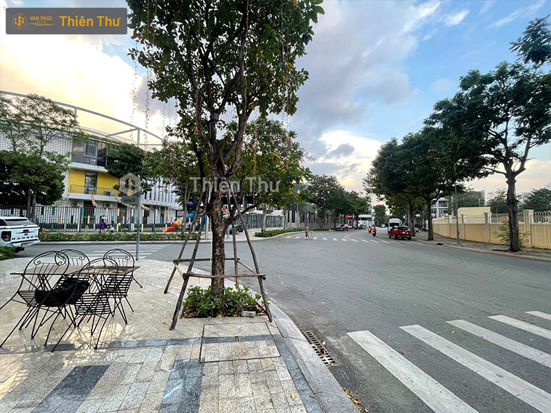 Cho thuê văn phòng tầng trệt căn góc Vạn Phúc City