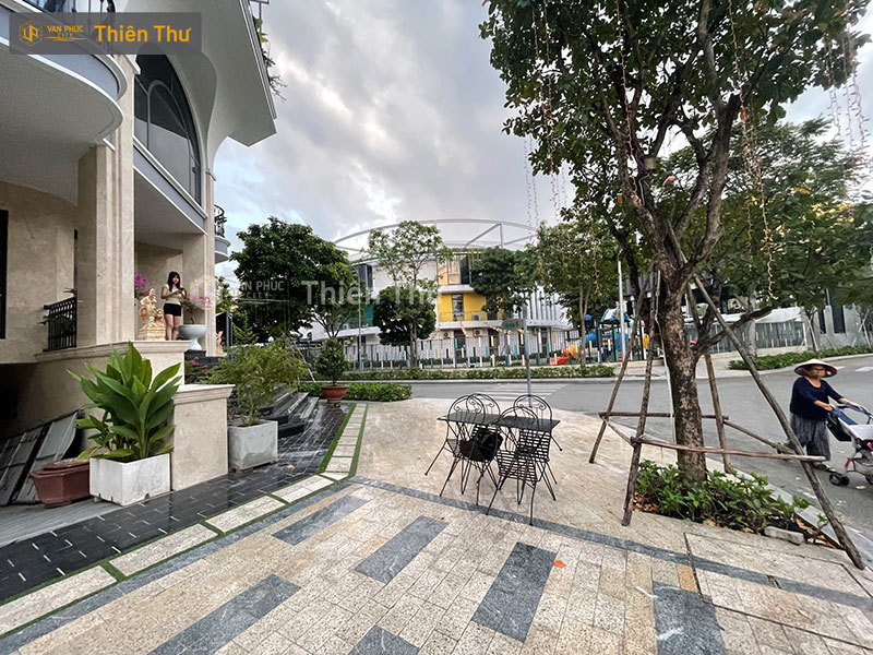 Cho thuê văn phòng tầng trệt căn góc Vạn Phúc City