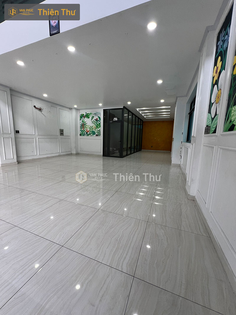 Cho thuê mặt bằng 200m2 Vạn Phúc City