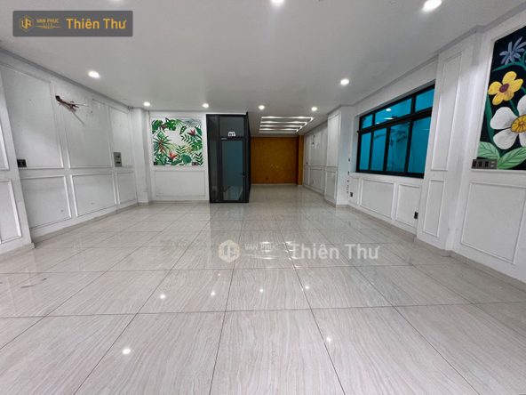 Cho thuê mặt bằng 200m2 Vạn Phúc City