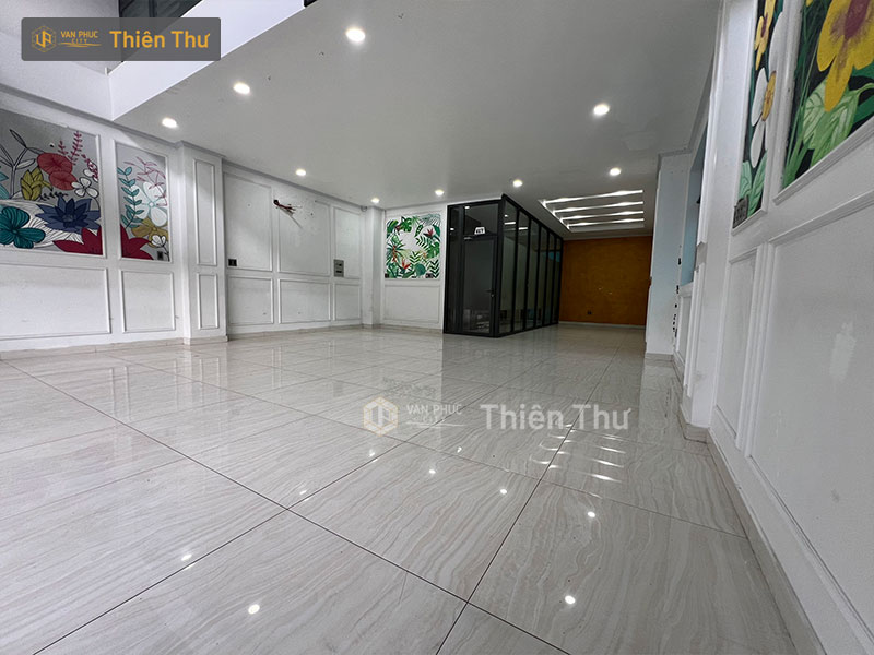 Cho thuê mặt bằng 200m2 Vạn Phúc City